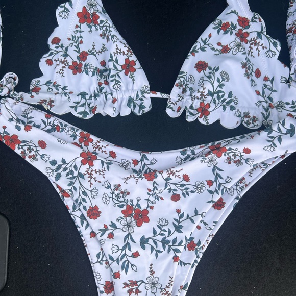 Floral Bikini - Picture 4 of 4